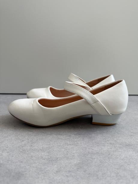 Topanky na prve svate prijimanie, 33