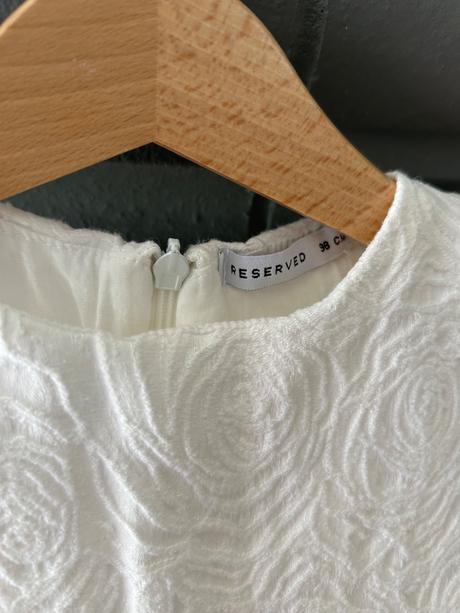 Reserved krasne saty, reserved,98