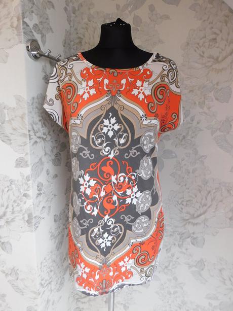 Velmi pekne šaty, 36