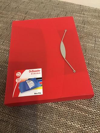 Kancelársky plastový box uzatvárací a4,