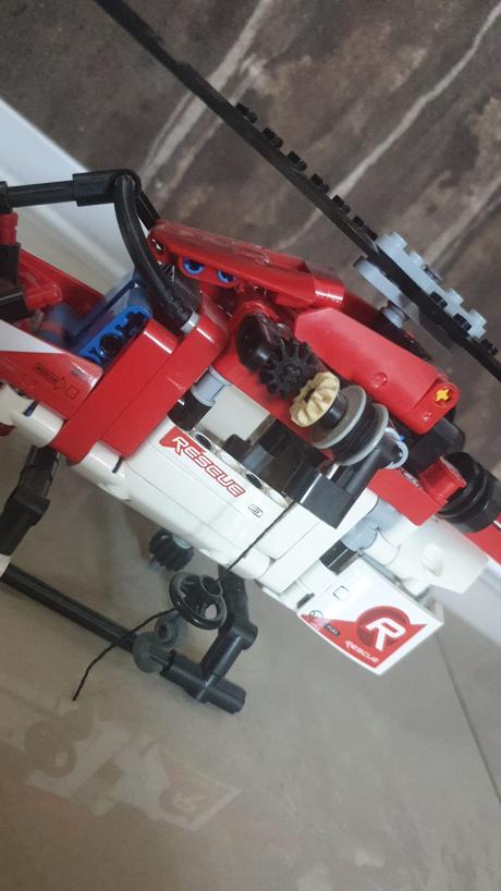 Lego technic 42092  - záchranárska helikoptéra top, 