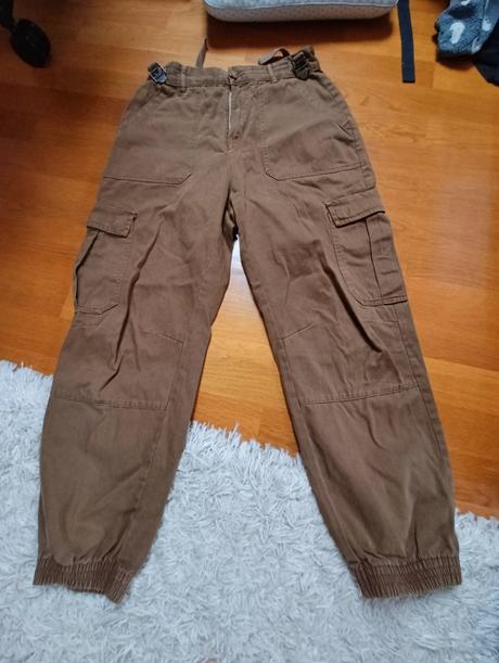Cargo nohavice, bershka,38