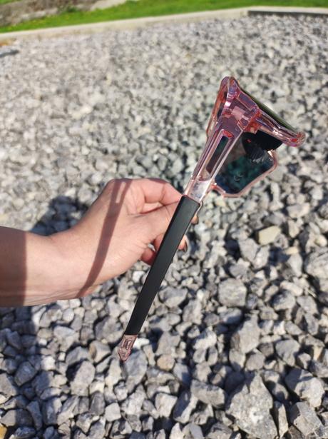 Športové slnečné ľahunké okuliare,