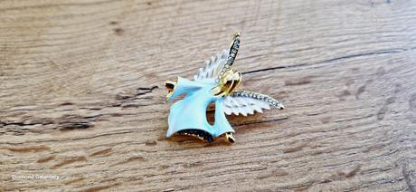 Brošňa ozdobná -anjel - svetlo modrý, 