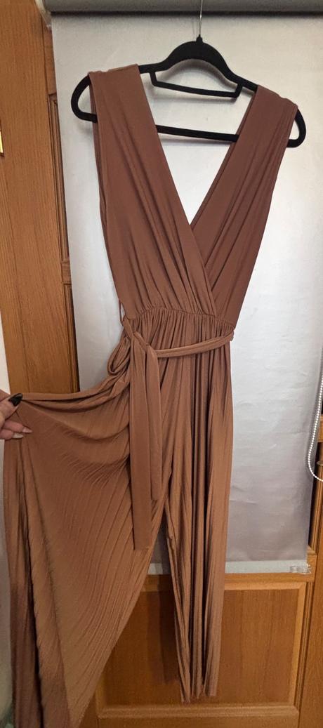 Spoločensky overal, 