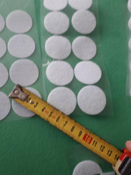 Suchy zips biele kruzky 3,5 cm priemer,