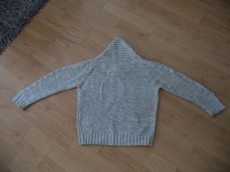 Sivý sveter, kenvelo,116