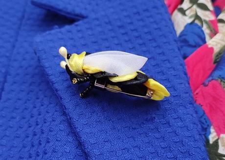 Včielka ako sponka do vlasov alebo ako brošňa, 