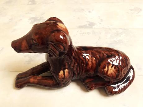 Starožitná socha - porcelánový pes, 