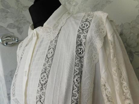 Velmi pekna vintage bluzka ku kroju, 42