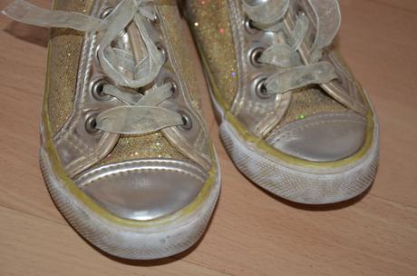 Zlate trblietkave topanky c 25, 25