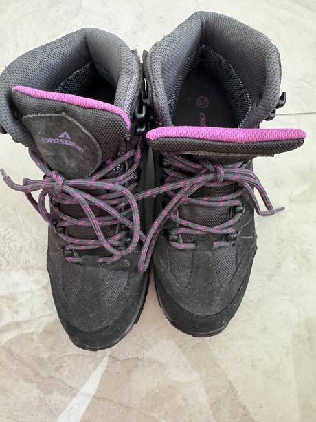 Turisticke topanky, 37