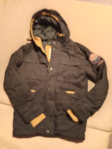 Predám novú chlapčenskú bundu, glo-story,134 / 140