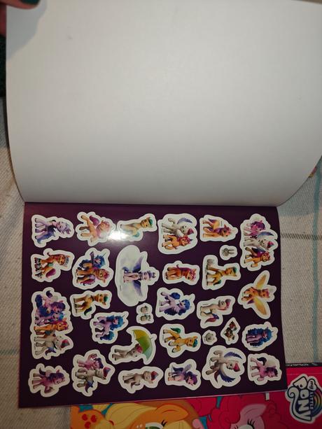 My little pony domček+ koníky+ zošity,