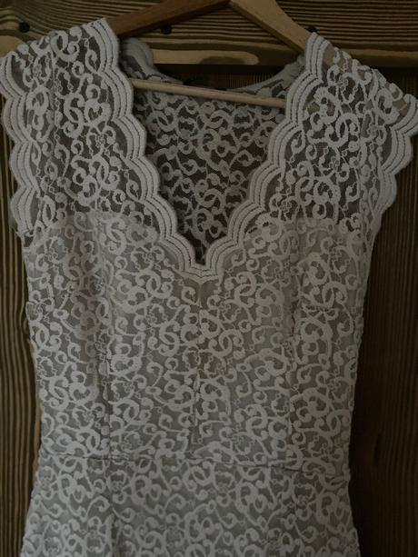 Spoločenské šaty s vyšívanou čipkou, m