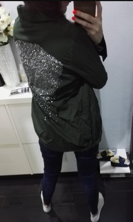 Štýlová bunda s kamienkami, zara,s