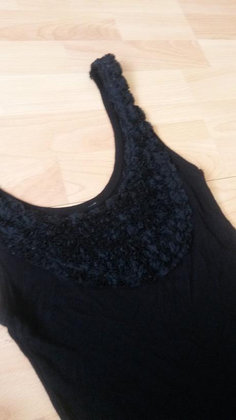 Čierne tričko s kvietkami, s