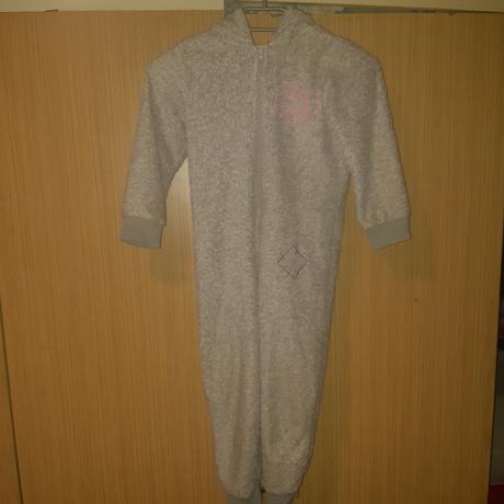 Dievčenský  overal  na spanie, 104