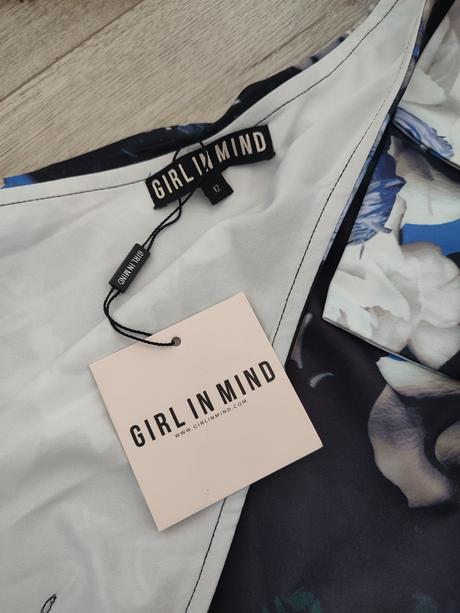 Krásne príležitostné šaty z asosu, 40