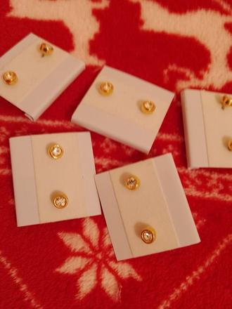 Predám dámske decentné naušnice.,