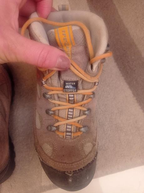 Turisticke kotnikove topanky, 32