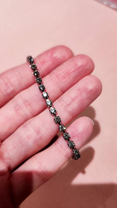 Tmavošedý náramok,