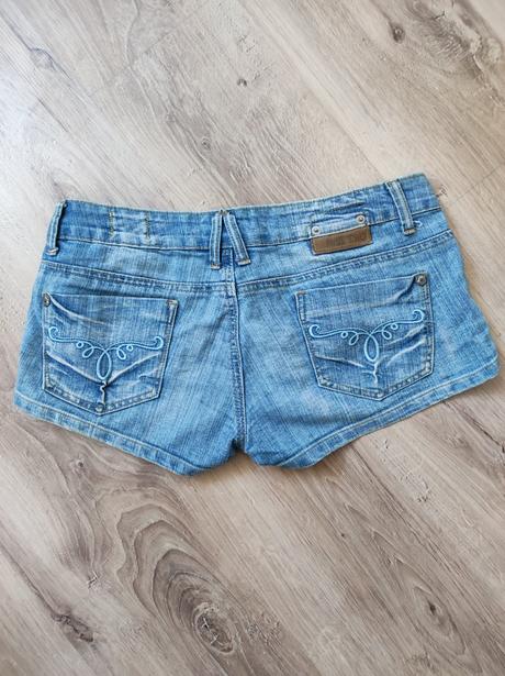 Dámske kraťasy, 36