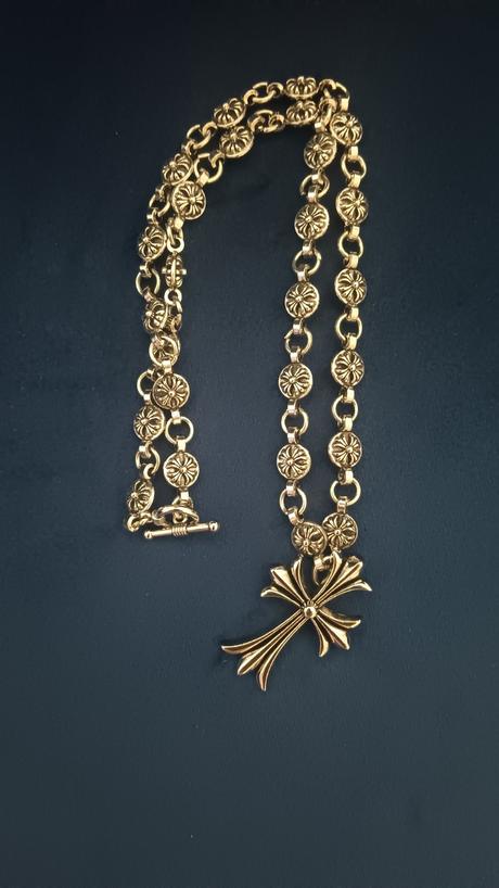 Nahrdelník s križikom chrome hearts,