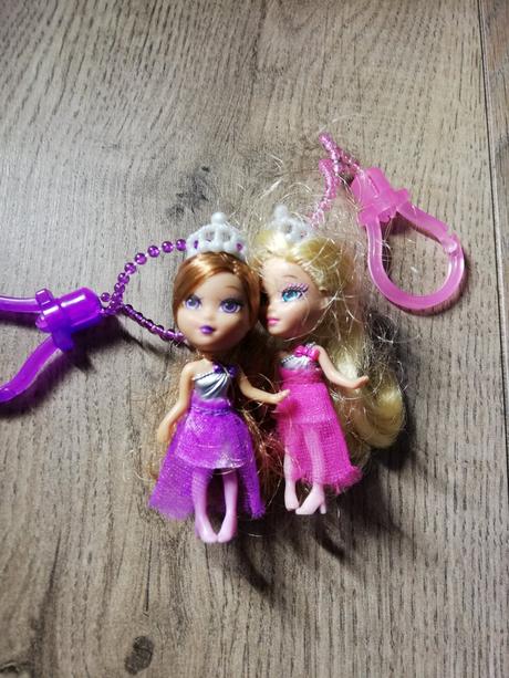 Prívesky a prsteň, 