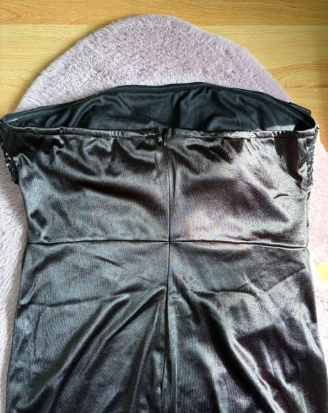 Čierne zamatové šaty s trblietkami, xl