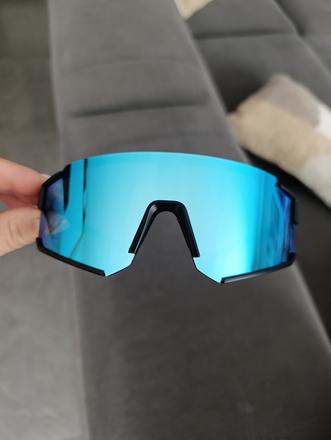 Športové slnečné okuliare azurovo- modré, 