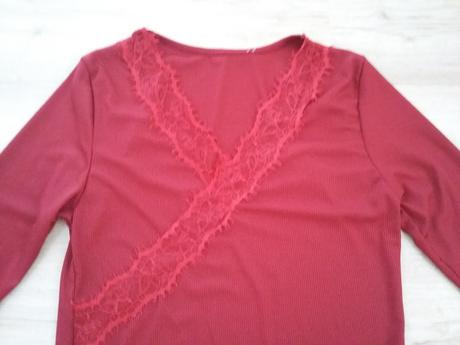 Nové tričko s krajkou uni vrubkované s visačkou, 