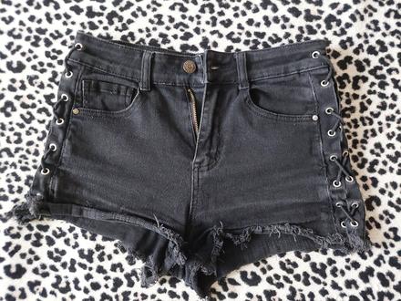 Rifĺové kraťasy, 26