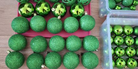 Zelené guličky na stromček, 