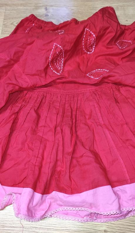 Cervena vrstvena sukna, marks & spencer,122