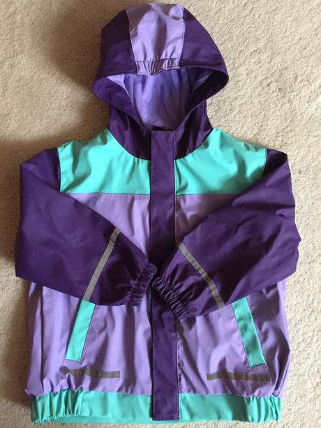 Bunda do dažďa, 104