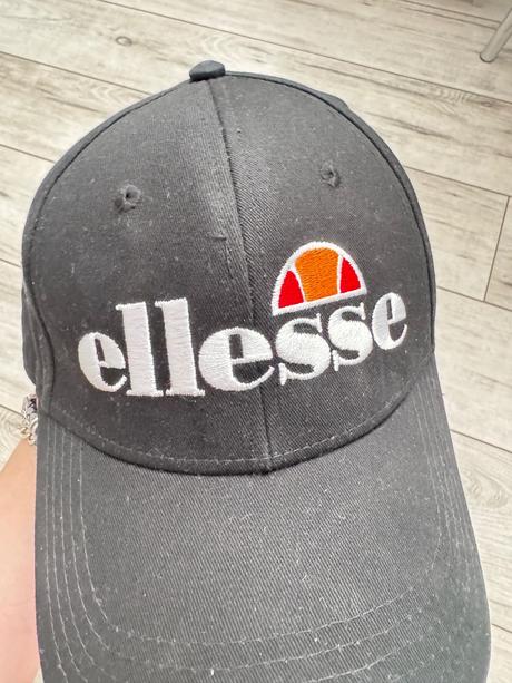 Šiltovka ellesse, 