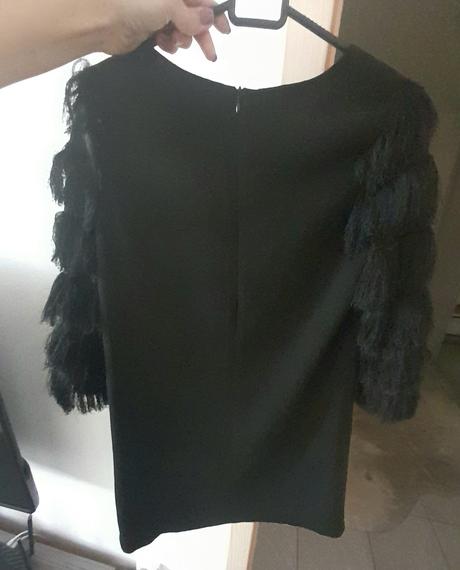 Šaty so strapcami, s