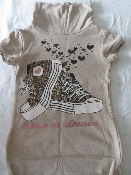 Roláková mikina s motívom tenisiek, 110