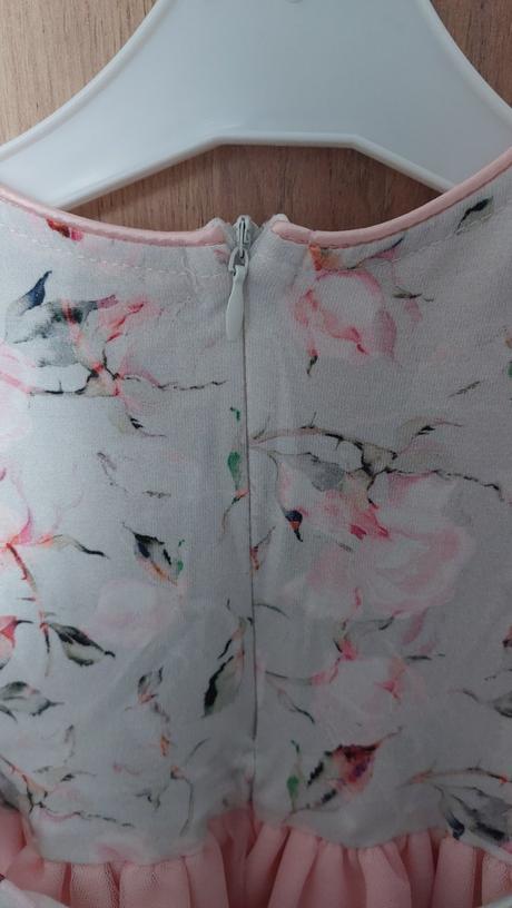 Šaty s čelenkou, 86