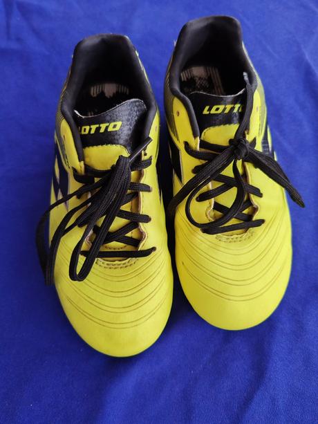 Kopačky zn. lotto, 30