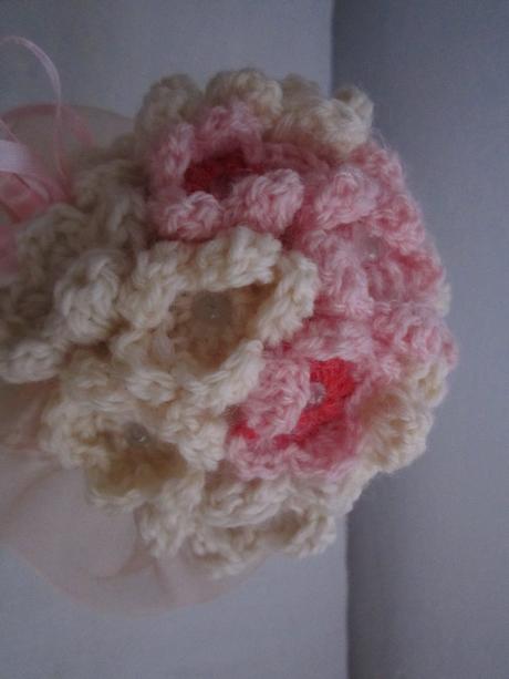 1661. kytice háčkované,