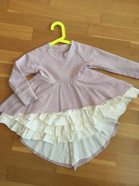 Pohodlne volanikove pudrovoruzove saty lali, 98