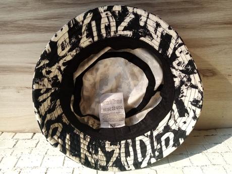 Čierno-biely klobúk "bucket hat", new yorker,m