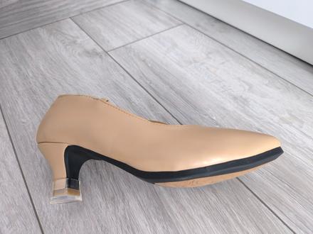 Tanečné topánky, 39