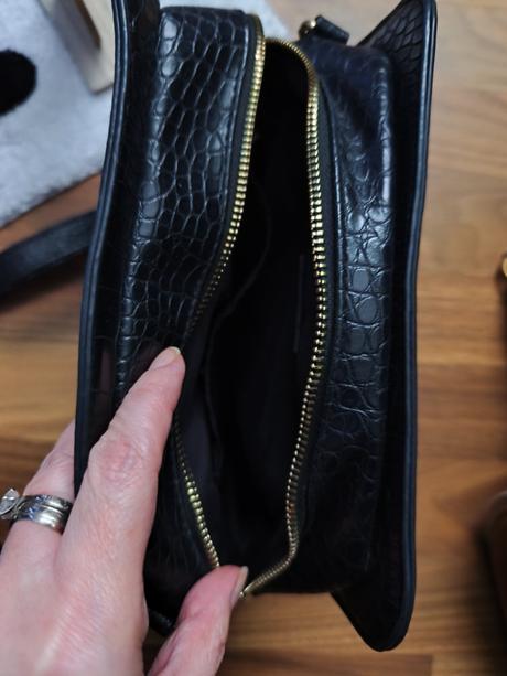 Dámska čierna kabelka, 