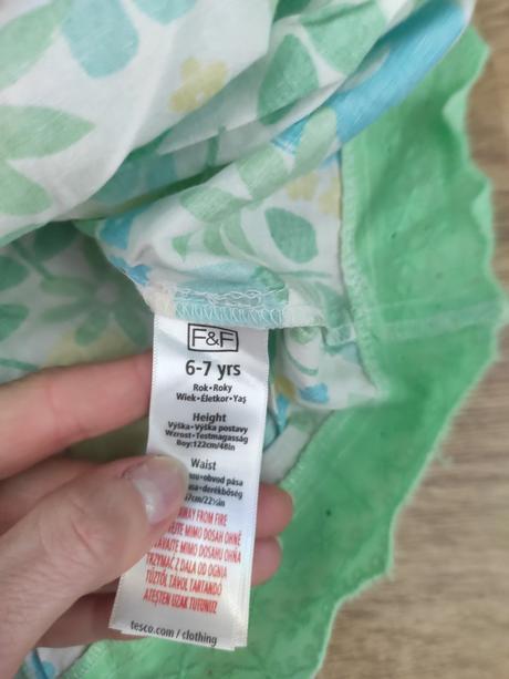 Krásna sukienka,vek 6-7r. veľ.122, f&f,122