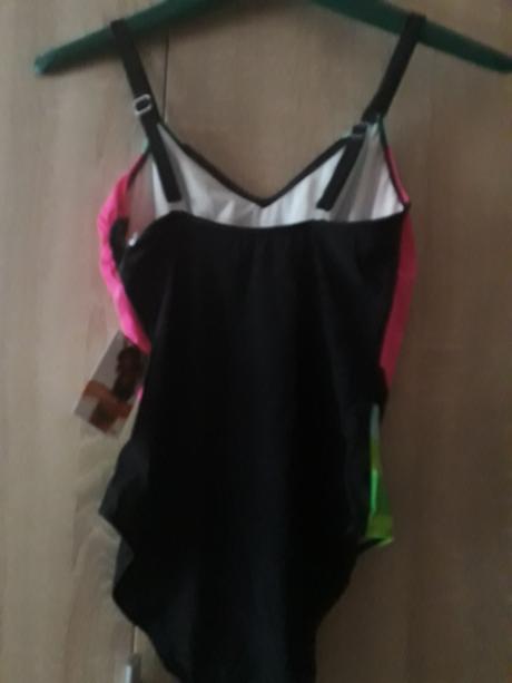 Damske jednodielne plavky, 42