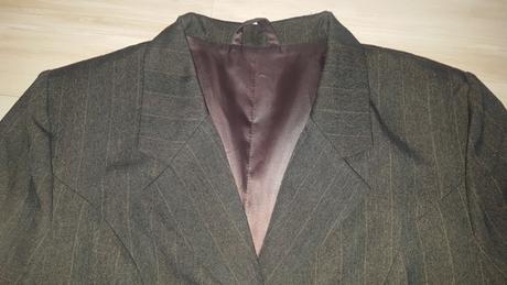 Kostým v odtieňoch zelenej, 42