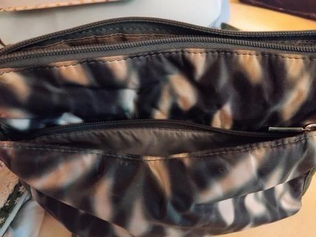 Kabelka malá s 8vreckami hedgren,